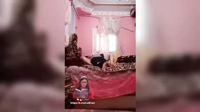 شاب هايج على خطيبته يستدرجها للبيت – xnxx